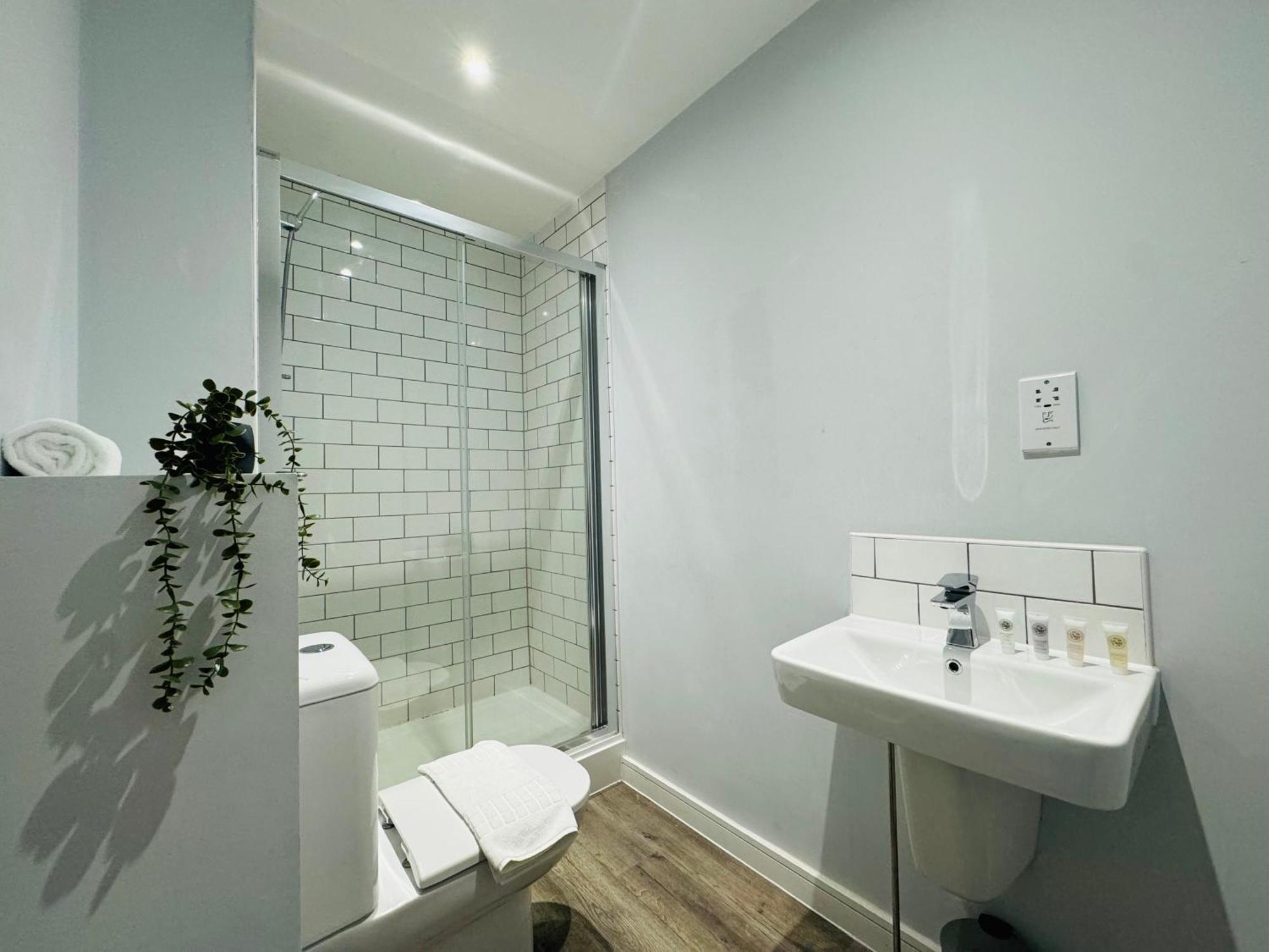 Luxury 2br Prime Location Apartment *